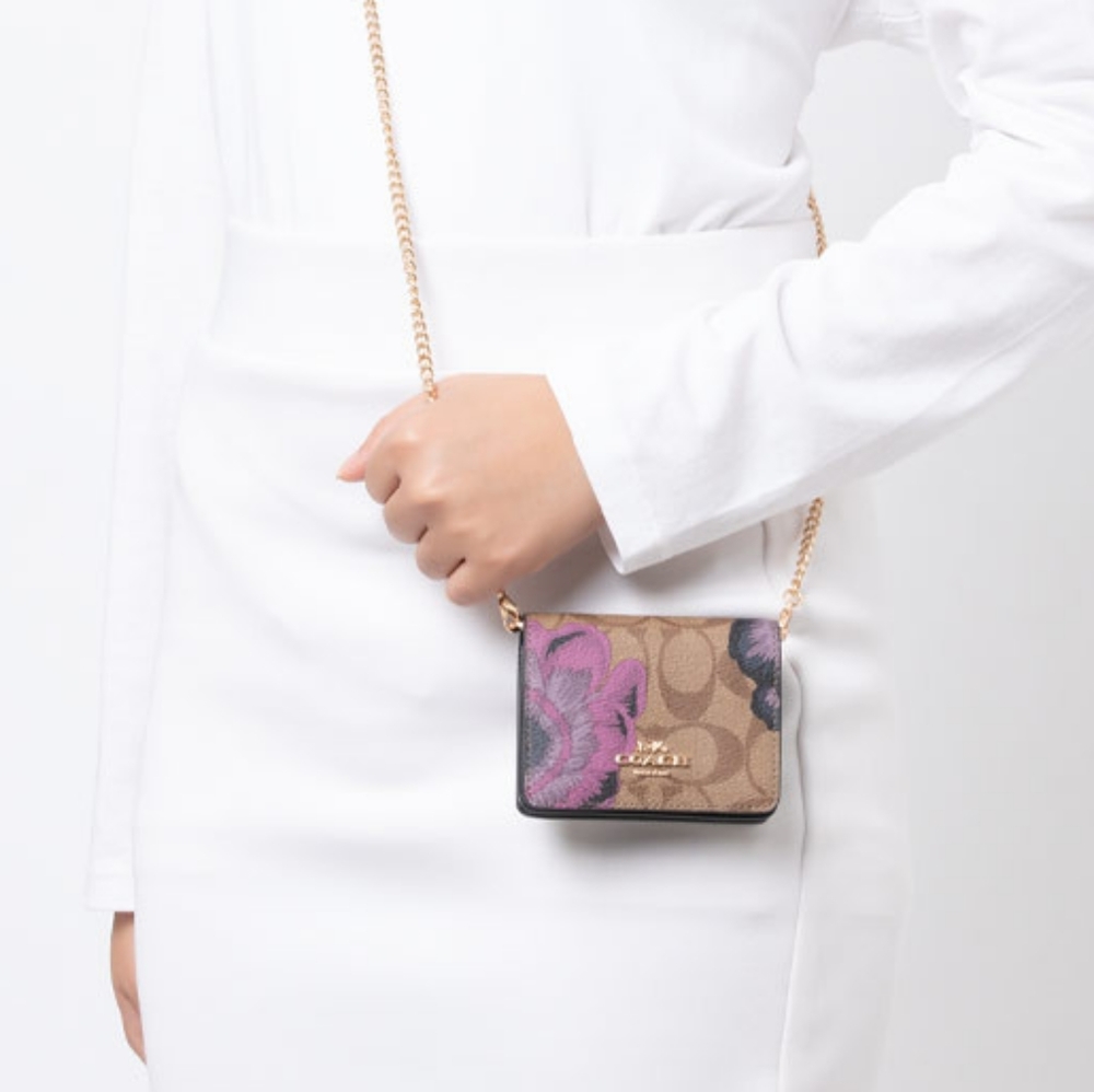 COACH Mini Wallet in Signature Canvas with purple Kaffee Fassett Print hand